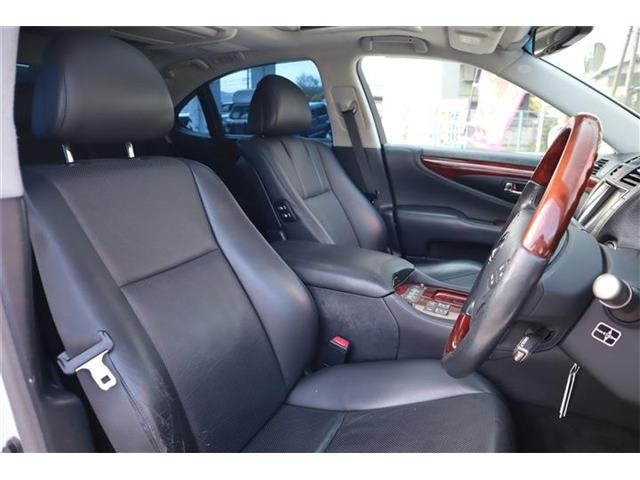 当店はアクセス多数の全国人気上位店♪遠方でも毎月多数の販売をしています!ユーザーレビューにて当店の評価をご覧下さい!誠実に親切に対応します!300台の大型在庫で皆様に合ったお車を提案できます♪