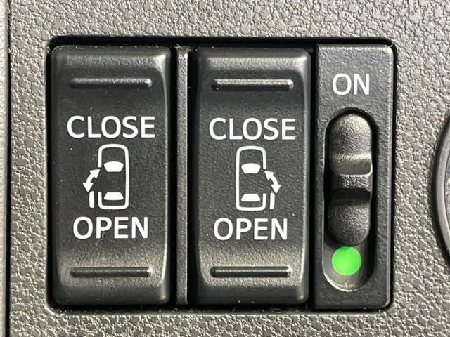 【両側パワースライドドア】スマートキーや運転席のスイッチで後席両側スライドドアの開閉が可能♪電動だから力を入れてドアを開ける必要が無く、小さなお子様でも簡単に開け閉めでき快適です♪