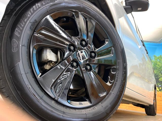 �y����15�C���`�A���~�z�C�[���z�O�ςɃ}�b�`���������A���~�z�C�[���𑕒����Ă���܂��B�e��ЊO�A���~�z�C�[����A�X�^�b�h���X�^�C�����戵�����Ă���܂��B���񂲑��k����������