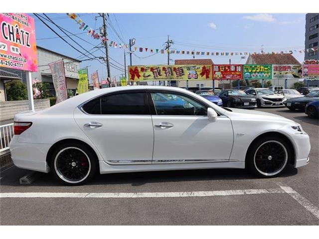 ここで整備して車検を受けて100万以下というお買い得車!試乗はいつでも可能です!外装も内装も綺麗です!お洒落なレクサス!★エアエンターテイメント!映画館張りの音質音響です!