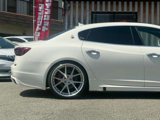 ハイパーフォージド22インチAW エアロ ローダウン 可変バルブ式マフラー 左ハンドル サンルーフ 黒革シート シートヒーター TV ナビ DVD Bluetooth バックカメラ ETC