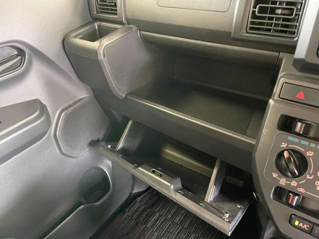 全車クリーニング済み!目立つ傷、汚れ、へたりなどなくコンディション良好です!!