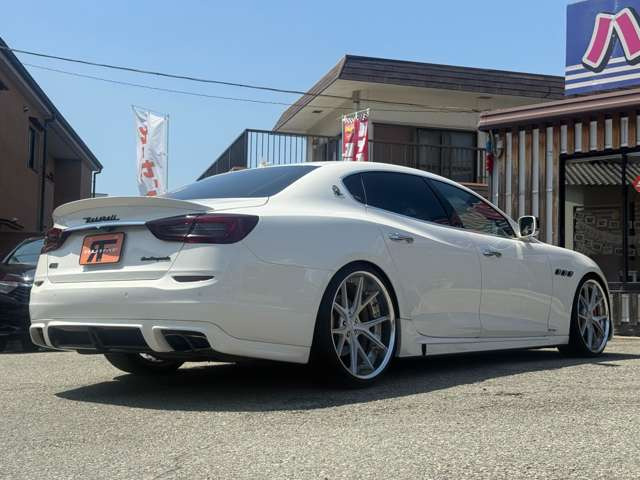 ハイパーフォージド22インチAW エアロ ローダウン 可変バルブ式マフラー 左ハンドル サンルーフ 黒革シート シートヒーター TV ナビ DVD Bluetooth バックカメラ ETC