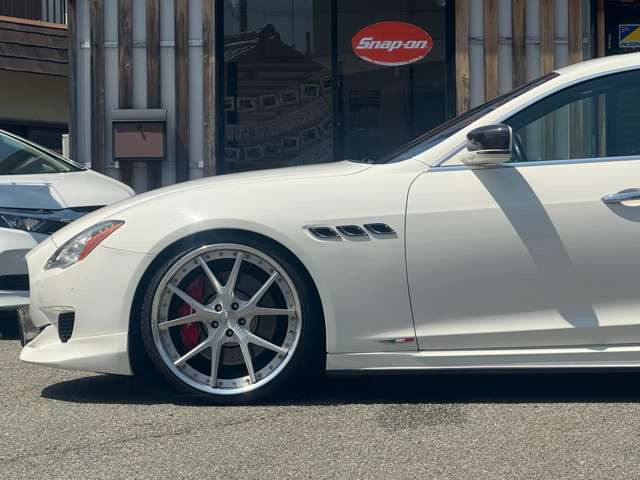 ハイパーフォージド22インチAW エアロ ローダウン 可変バルブ式マフラー 左ハンドル サンルーフ 黒革シート シートヒーター TV ナビ DVD Bluetooth バックカメラ ETC