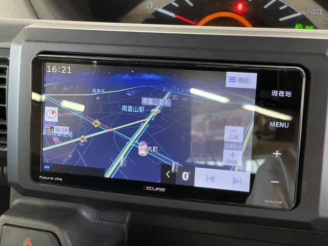 納車前に自社工場にて12ヶ月点検をベースに入念なチェックを行ないます。消耗箇所等がございましたら交換を行いますので、安心してお乗り頂けます。