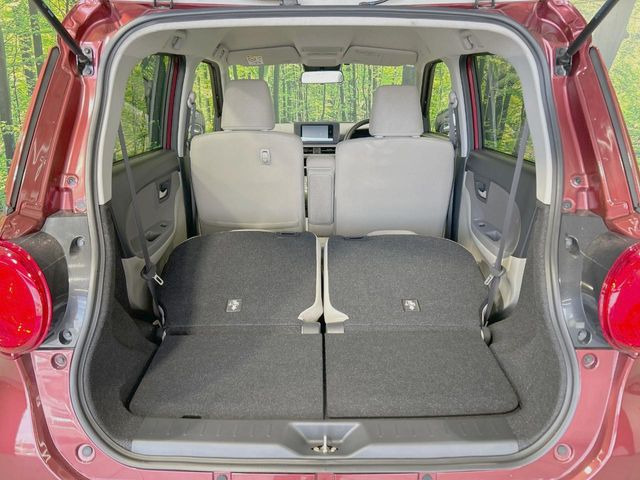 後席を格納すると、これだけの広さが!シーンに合わせたシートアレンジで、大きな荷物も積むことが出来ます♪