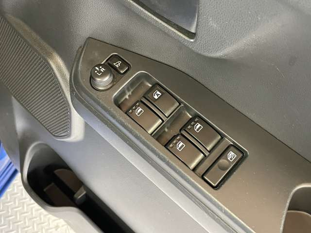 もし電動格納ミラー機能がなくても後付けできるものもあります!気になる方は是非一度ご相談を!!