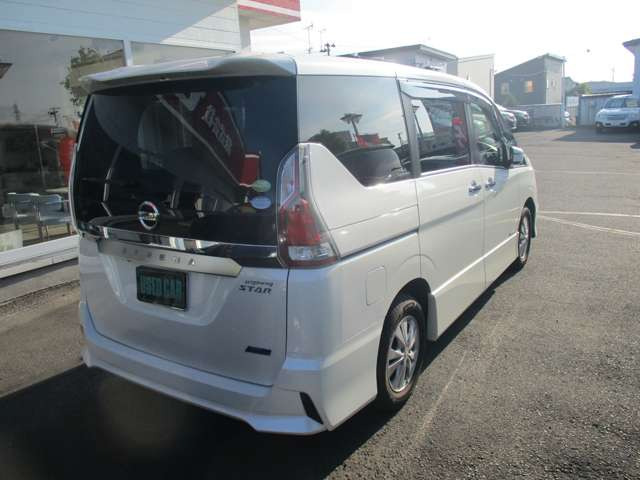 セレナ2.0 ハイウェイスター Vセレクション 4WD