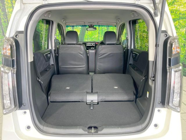 ���i�̂���������ʋ΁A���}���ɏ\���ȉ׎��X�y�[�X���m�ۂ��Ă���܂��B�Z�J���h�V�[�g��|���ƁA�傫�ȉו��̐ύڂ��\�ł���