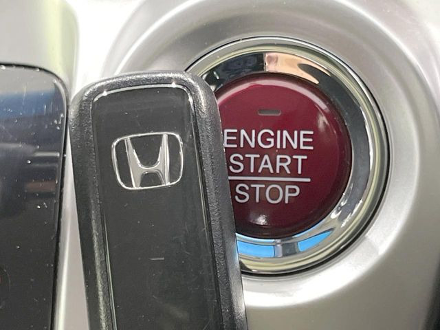 �yHonda�X�}�[�g�L�[�z�J�o����|�P�b�g�ɓ��ꂽ�܂܂ł��h�A�̎{���E�������\�ȃX�}�[�g�L�[�𑕔��B�G���W���̃I���E�I�t�����J�M�����o���K�v����������Ƃ��Ă��֗��ł���