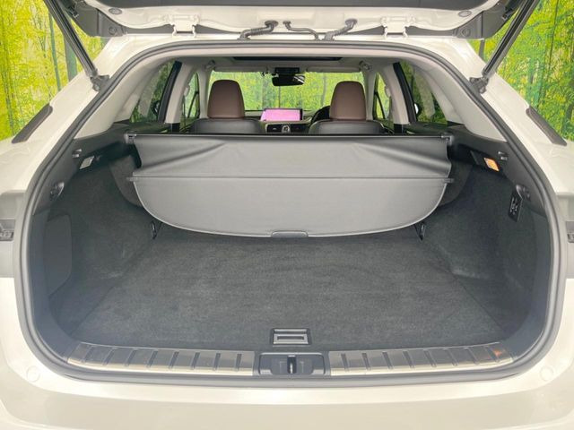 後席を格納すると、これだけの広さが!シーンに合わせたシートアレンジで、大きな荷物も積むことが出来ます♪