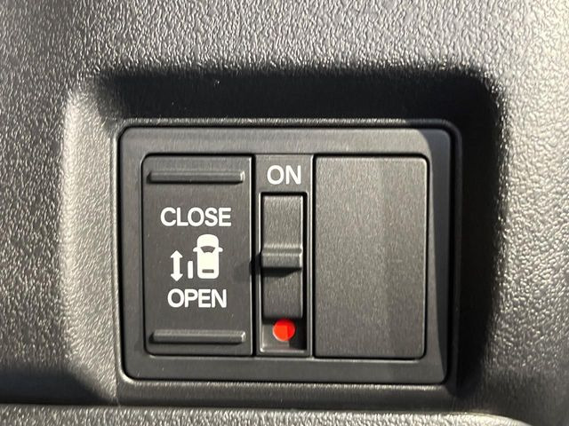 【パワースライドドア】スマートキーや運転席のスイッチでスライドドアの開閉が可能♪電動だから力を入れてドアを開ける必要が無く、小さいお子様でも、重い荷物を持っている時もラクに開け閉めできます♪