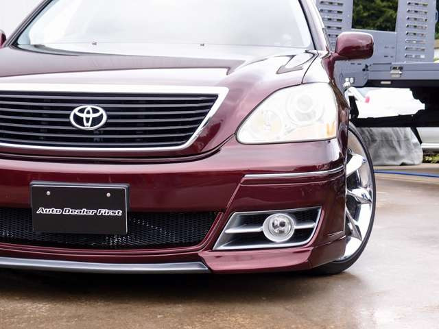 �w�b�h���C�g�ɂ͔N���������鉩�΂ݓ����ڗ����܂���B�l�C�̖��邢HID���C�g���W�������ƂȂ�A����]�ɉ����ăt�H�O���C�g��HID��LED�ɂ����ȋ��z�ɂĂ���t���\�ł��B���C�y�ɃX�^�b�t�܂�!