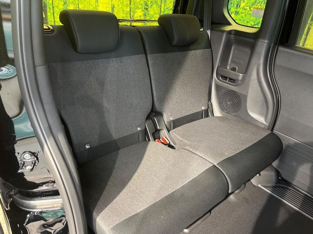 高品質なオリジナルフロアマットもオプションにてご用意しております。お好きなデザインやカラーをお車に合わせて選んでいただくことができます♪