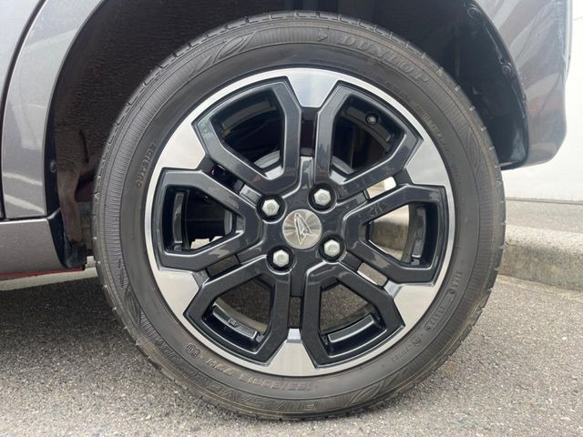 【純正15インチアルミホイール】外観にマッチした純正アルミホイールを装着しております。各種社外アルミホイールや、スタッドレスタイヤも取扱いしております。是非ご相談ください♪