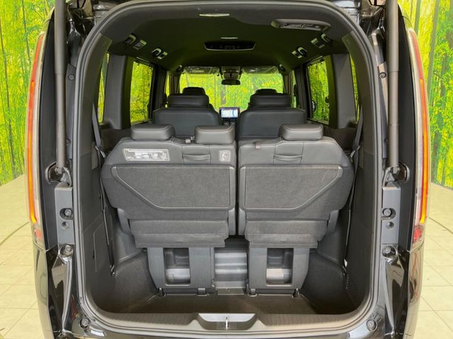 ���i�̂���������ʋ΁A���}���ɏ\���ȉ׎��X�y�[�X���m�ۂ��Ă���܂��B�Z�J���h�V�[�g��|���ƁA�傫�ȉו��̐ύڂ��\�ł���