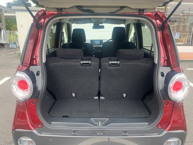 普段のお買い物や通勤、送迎等に十分な荷室スペースを確保しております。セカンドシートを倒すと、大きな荷物の積載も可能です♪