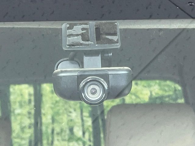 【ドライブレコーダー】安心・安全なカーライフに必須のドライブレコーダーを装備!走行中はもちろん、あおり運転や事故に遭遇した際の状況も映像で記録し、万一のリスクに備えます。