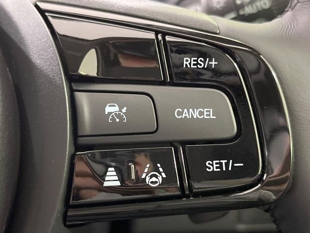 【ホンダセンシング】走行中に前方の車両等を認識し、衝突しそうな時は警報とブレーキで衝突回避と被害軽減をアシスト。より安全にドライブをお楽しみいただけます。