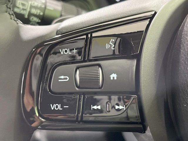 【ステアリングスイッチ】運転中、前方から目線をそらすことなく、オーディオ等の操作が可能な便利機能!安心&快適なドライブを演出してくれます♪