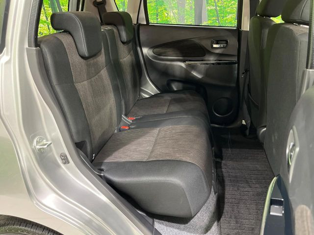 後部座席も気になるようなキズ・汚れやへたり等、大きなダメージはなく、良好な状態です。