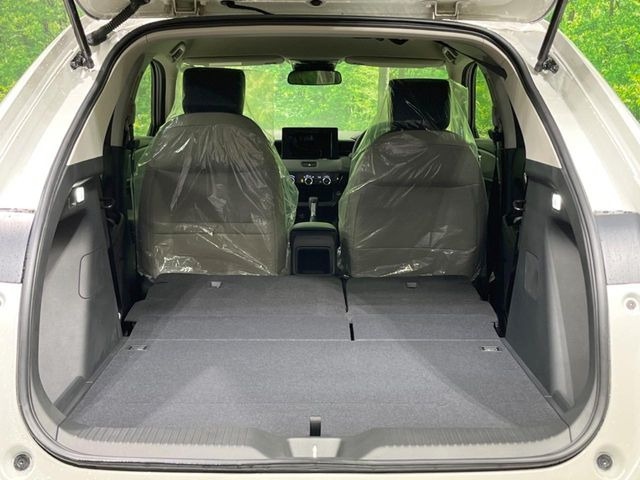 普段のお買い物や通勤、送迎等に十分な荷室スペースを確保しております。セカンドシートを倒すと、大きな荷物の積載も可能です♪