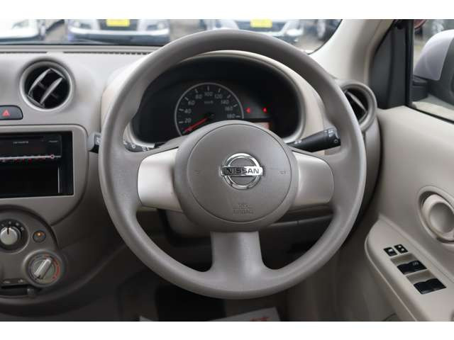 よく触れるステアリングは擦れや傷も少なく綺麗な状態です!