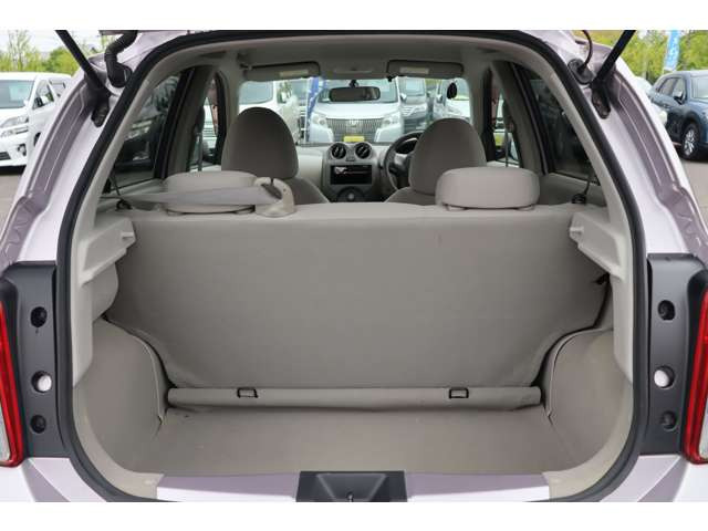 2列目を倒していただきますと更に広々スペースになります♪