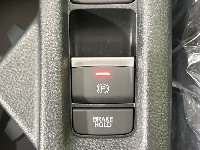 【オートブレーキホールド】信号待ちや渋滞で停車時にブレーキから足を離しても、停止状態を保持してくれます。前進するときはアクセルを踏めば自動で解除されるので安心♪街乗り運転が楽になります♪