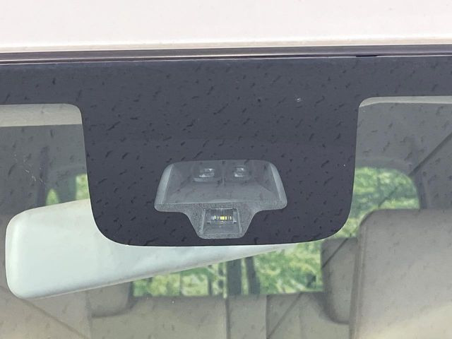 【スズキ セーフティサポート】走行中に前方の車両等を認識し、衝突しそうな時は警報とブレーキで衝突回避と被害軽減をアシスト。より安全にドライブをお楽しみいただけます。