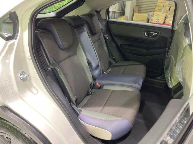 後部座席も気になるようなキズ・汚れやへたり等、大きなダメージはなく、良好な状態です。