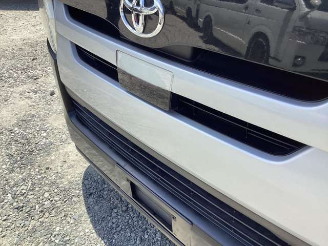 �V�[�g�J�o�[�A�A���~�z�C�[���A�L�[���X�ALED�AHID�A�i�r�A�o�b�N�J�����A��ȃ��j�^�[�A�t���G�A���A���[�_�E���ȂǓ����O�����i�̃J�X�^������܂��̂ŁA���C�y�ɂ����k����������