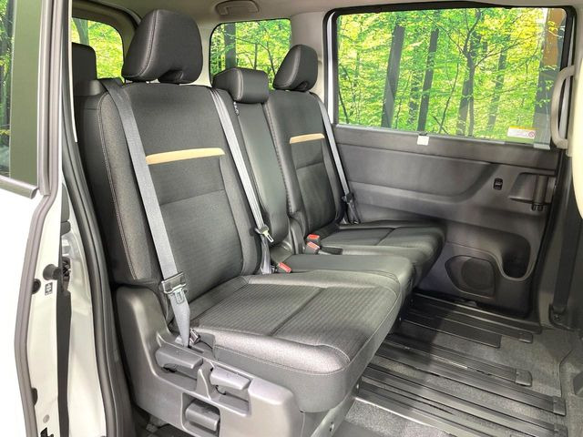 �Z�J���h�V�[�g�͒������������ƂȂ��Ă���A�X���C�h����ΒʘH�X�y�[�X���o��!�O��̈ړ����Ƃ��Ă��ȒP�ł���������A8����Ԏ������K�ȍ���S�n�̃V�[�g�ƂȂ��Ă��܂���