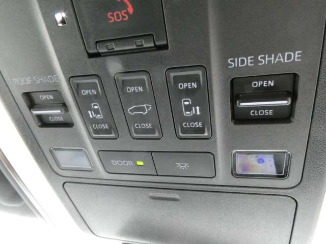 両側電動スライドドア、パワーバックドア、左右独立ムーンルーフ装備!