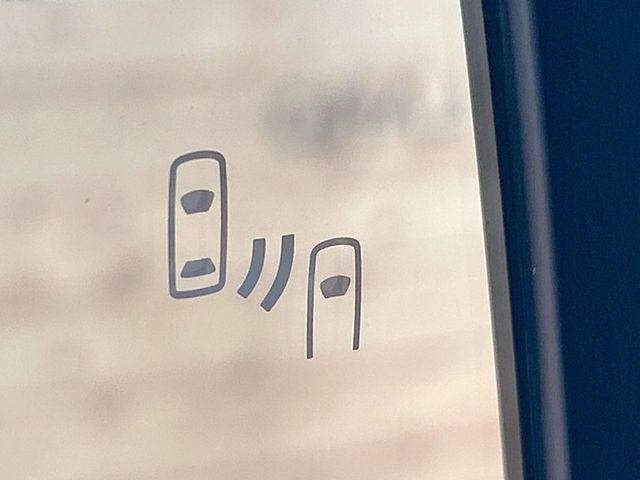 �y�u���C���h�X�|�b�g���[�j���O�z���s���A�h�A�~���[�̎��p�ɂȂ�₷���ӏ��Ɍ㑱�Ԃ��ڋ߂���ƃT�C�h�~���[�t�߂Ɍx����\���A�h���C�o�[�ɒ��ӊ��N�����Ă���܂��B