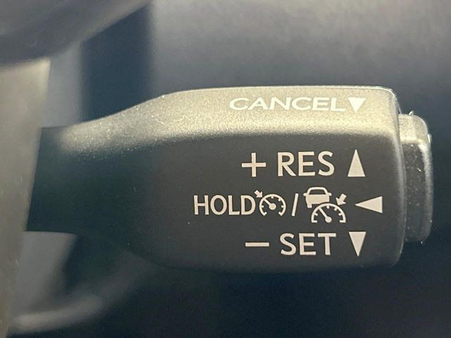 【レーダークルーズコントロール】高速道路での長距離走行が楽に!!自動で速度を保つクルーズコントロールが、衝突軽減システムと連携し、前方の車両を感知して車間を保つように速度調節してくれます!!