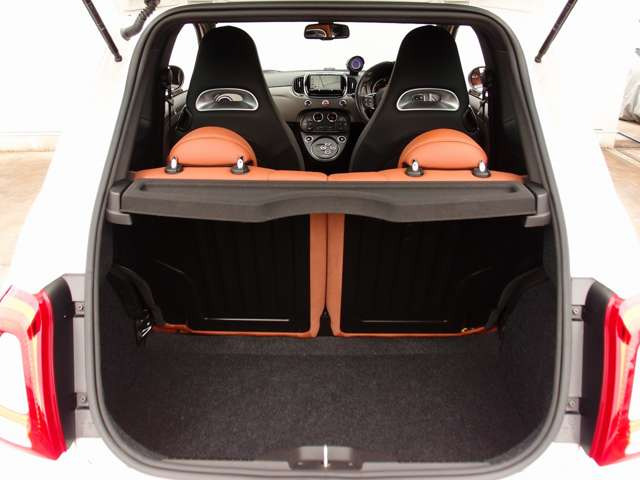 ���Ђ̓h�A�̃q���W����/�e�������/�t���A�}�b�g�ȂǁA�ׂ��ȏ����Y��ɃN���[�j���O�v���܂��B�V�Ԃ��낵���Ă̂悤�ȋP������ԗ������q�l�ɂ��[�Ԃ����Ē����܂��B�������̂��q�l�������S���Ă������������܂�