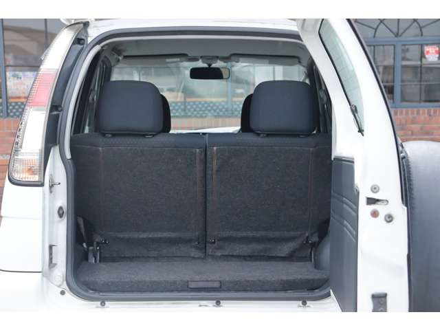 2列目を倒して頂きますとさらに広々!大きな荷物も楽々積められます!