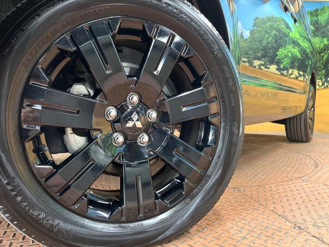 【純正18インチアルミホイール】外観にマッチした純正アルミホイールを装着しております。各種社外アルミホイールや、スタッドレスタイヤも取扱いしております。是非ご相談ください♪