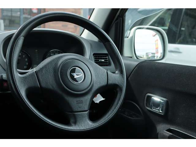 スレなど少ないステアリング!!いつも触る部分ですので質感は良い方がいいですね★