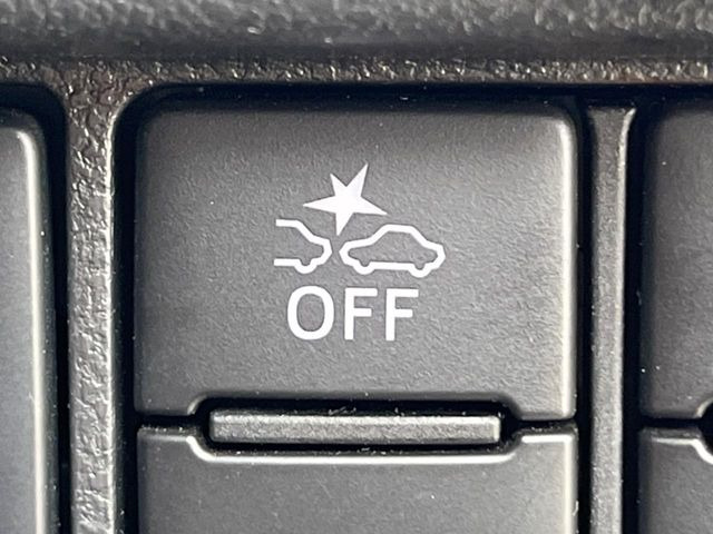 【スマートアシスト】走行中に前方の車両等を認識し、衝突しそうな時は警報とブレーキで衝突回避と被害軽減をアシスト。より安全にドライブをお楽しみいただけます。