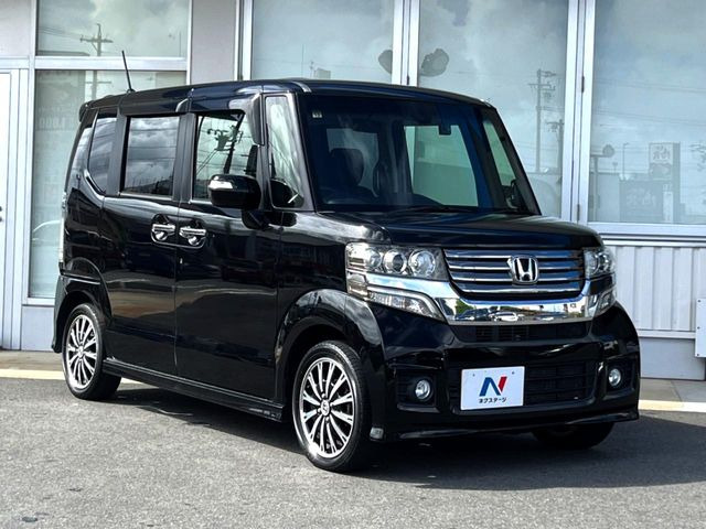 大好評のボディコーティング「弾スプラッシュコート」もご納車までに施工可能。通常のガラスコートと異なる、耐久年数6年の無機質ガラスコーティングが、ボディをキレイな状態に保ってくれます。