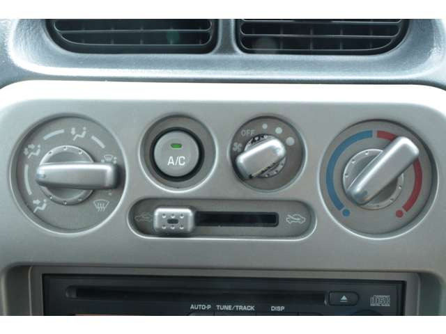 手の届きやすい所で簡単操作の空調コントロールパネル!!