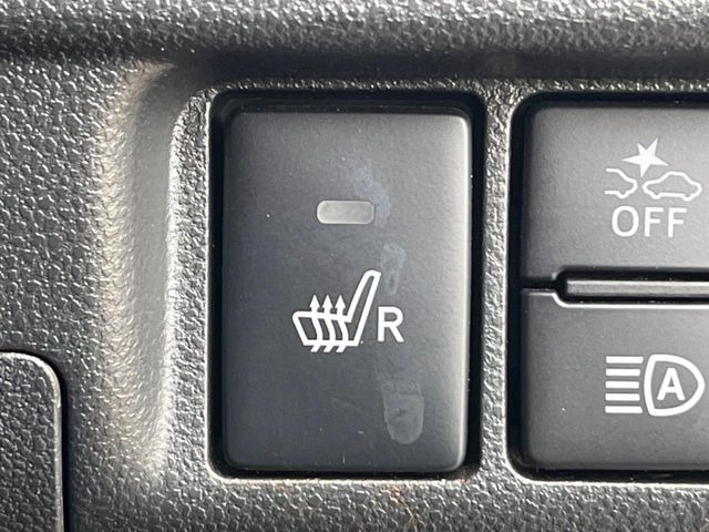 【シートヒーター】寒い日に重宝するシートヒーター!エアコンより早く温まってくれるので寒がりの人も安心ですね♪エアコンの温風は乾燥するから苦手、という方にもをおすすめです。