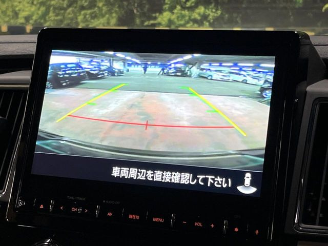 【バックカメラ】駐車時に後方がリアルタイム映像で確認できます。大型商業施設や立体駐車場での駐車時や、夜間のバック時に大活躍!運転スキルに関わらず、今や必須となった装備のひとつです!
