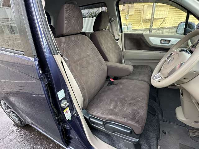 ���̋Ǝ҂ɂ������ې􂢁A�V�[�g�̃^�o�R�Ȃǂɂ��R�Q���̃��y�A��(�L��)�������Ă���܂��B