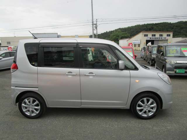 左右スライドドアで狭い場所での乗車も楽です!