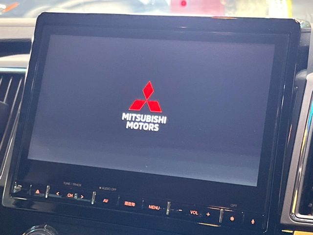 【純正ナビ】人気の純正ナビを装備しております。ナビの使いやすさはもちろん、オーディオ機能も充実!キャンプや旅行はもちろん、通勤や買い物など普段のドライブも楽しくなるはず♪