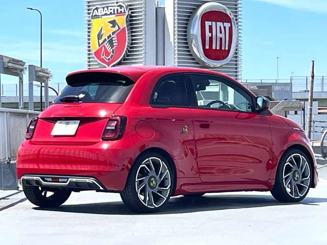 アバルト500eツーリズモ