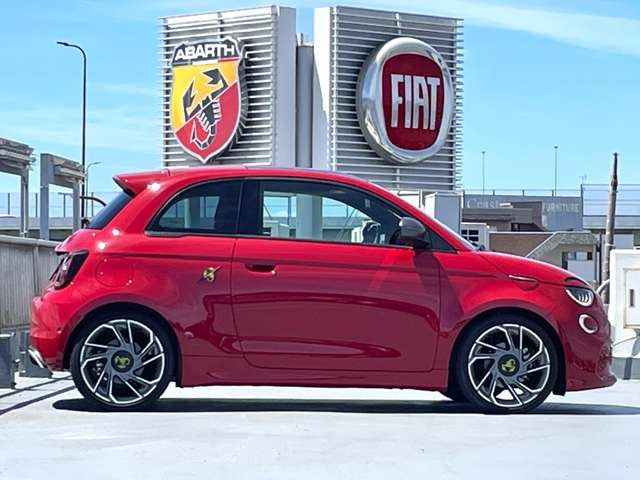 アバルト500eツーリズモ